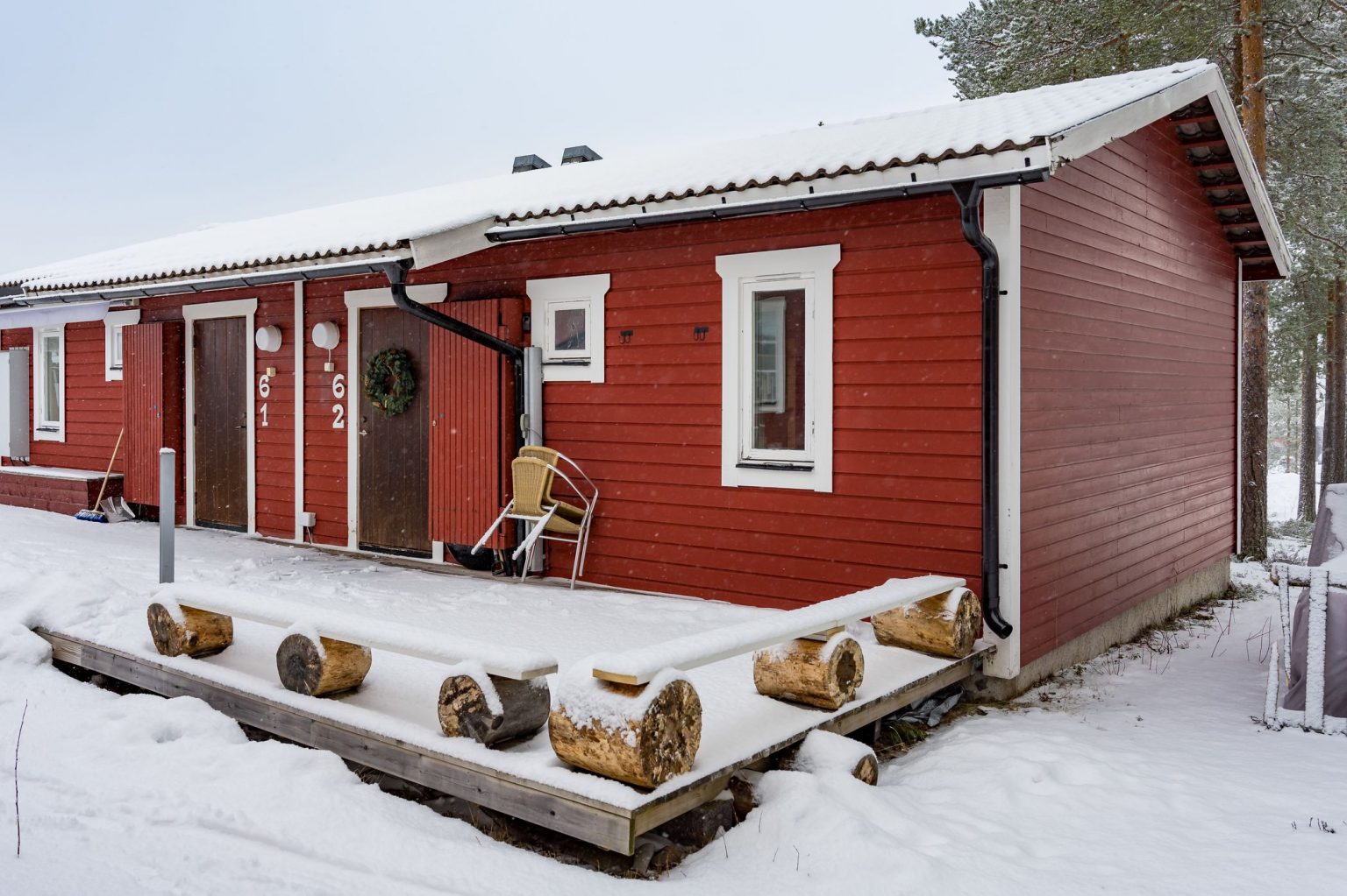 mini maison en bois rouge 34m2