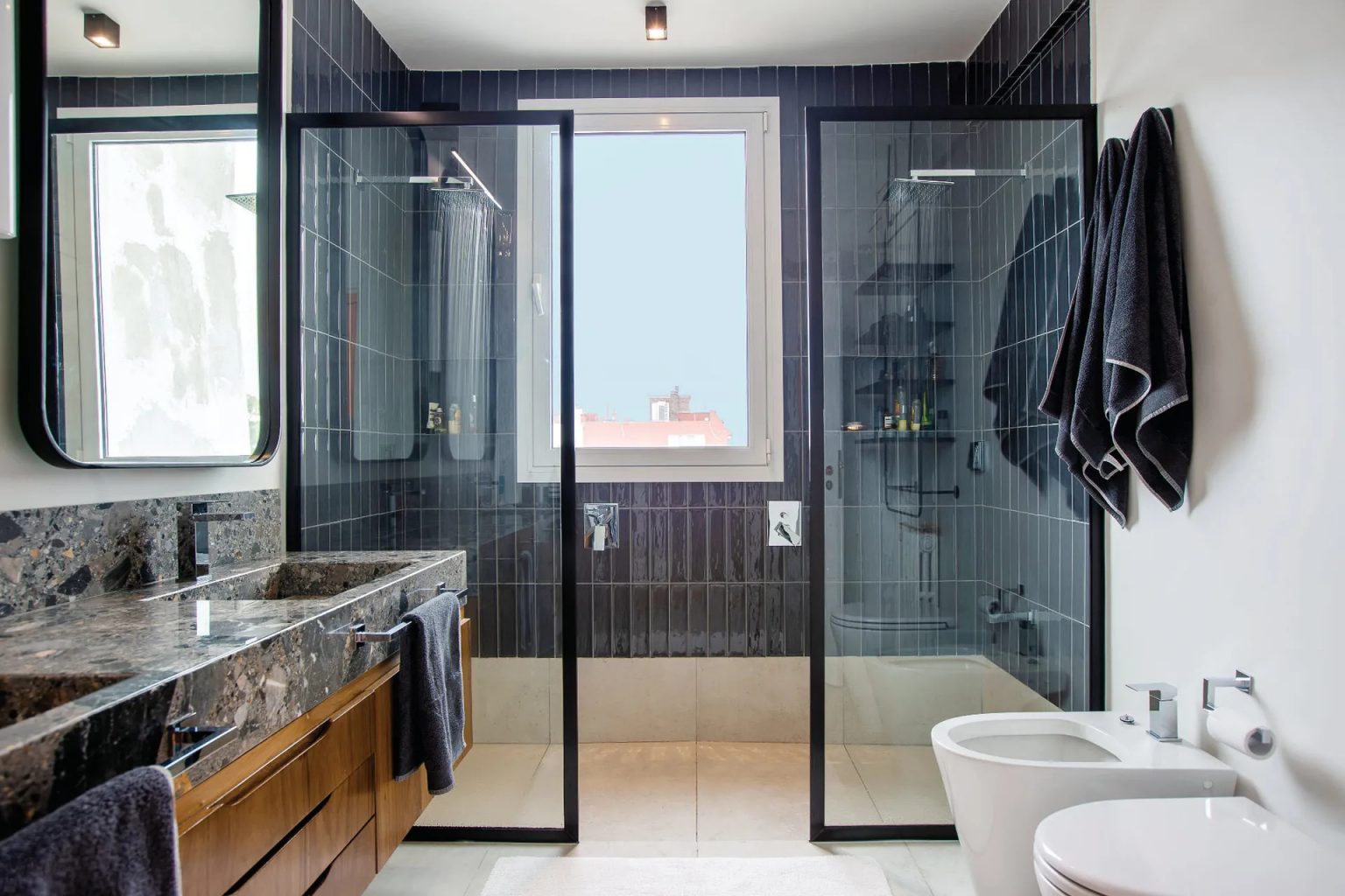 salle de bain bois et marbre décoration moderne