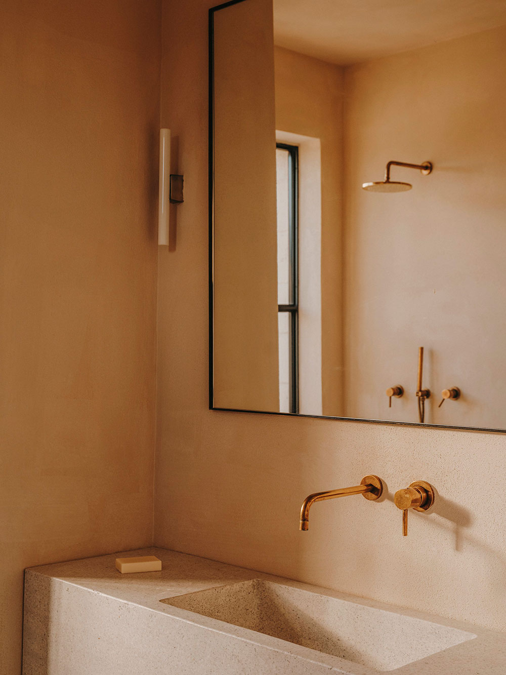 salle de bain murs enduits Casa Maiora
