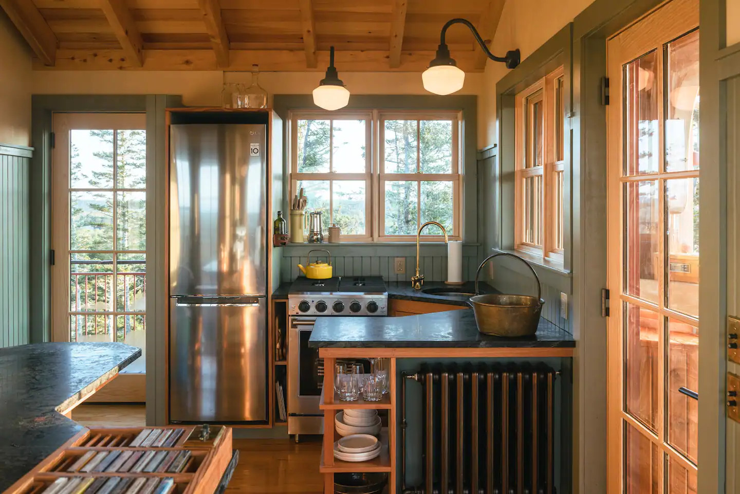 cuisine ouverte salon maison loft en bois sur pilotis