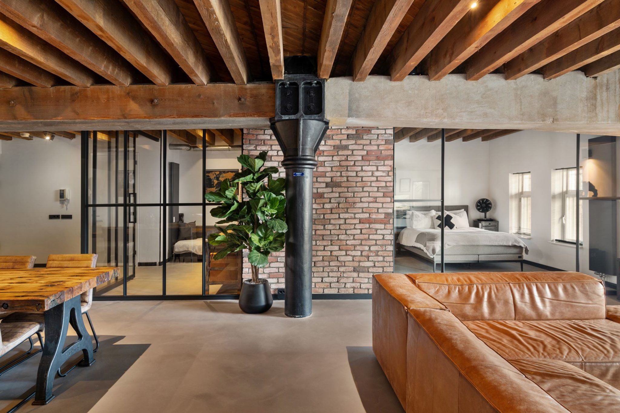 Un authentique loft sur les canaux à Rotterdam à la décoration soignée