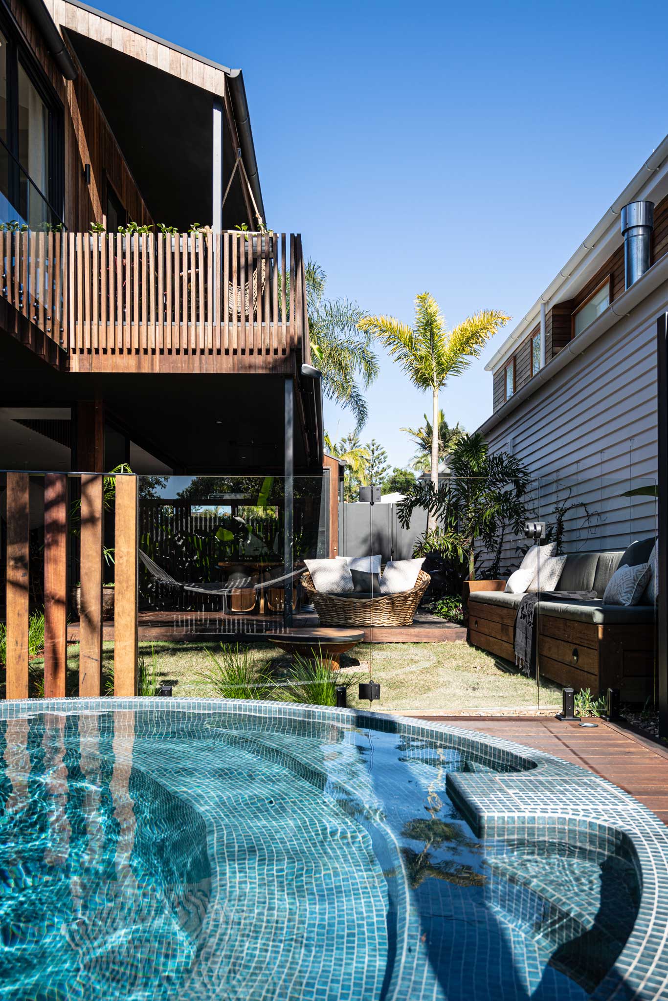 jardin avec piscine ronde maison contemporaine