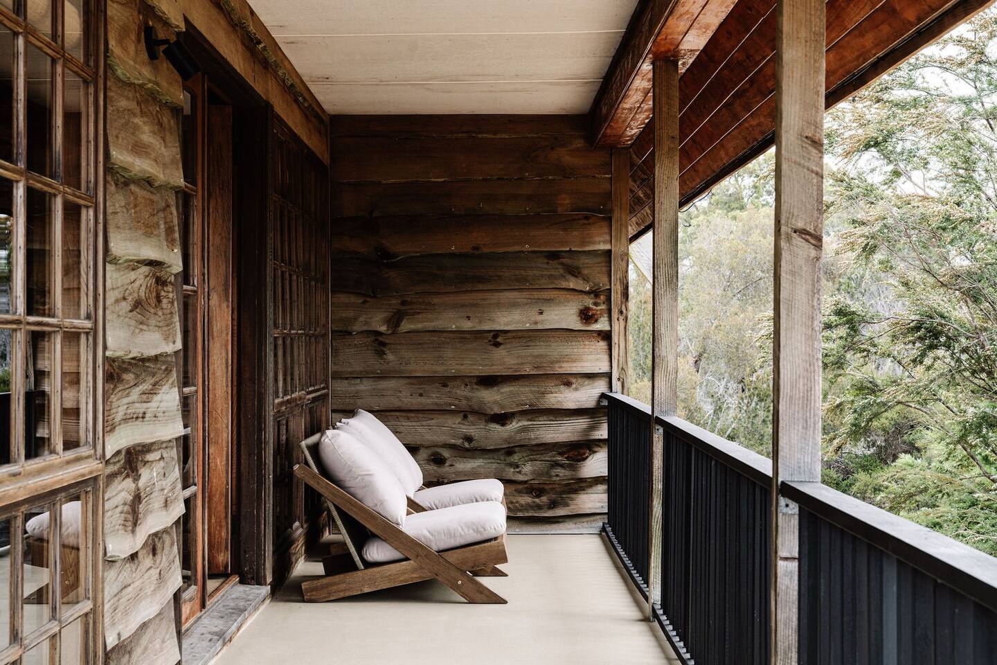 terrasse maison en bois et granit