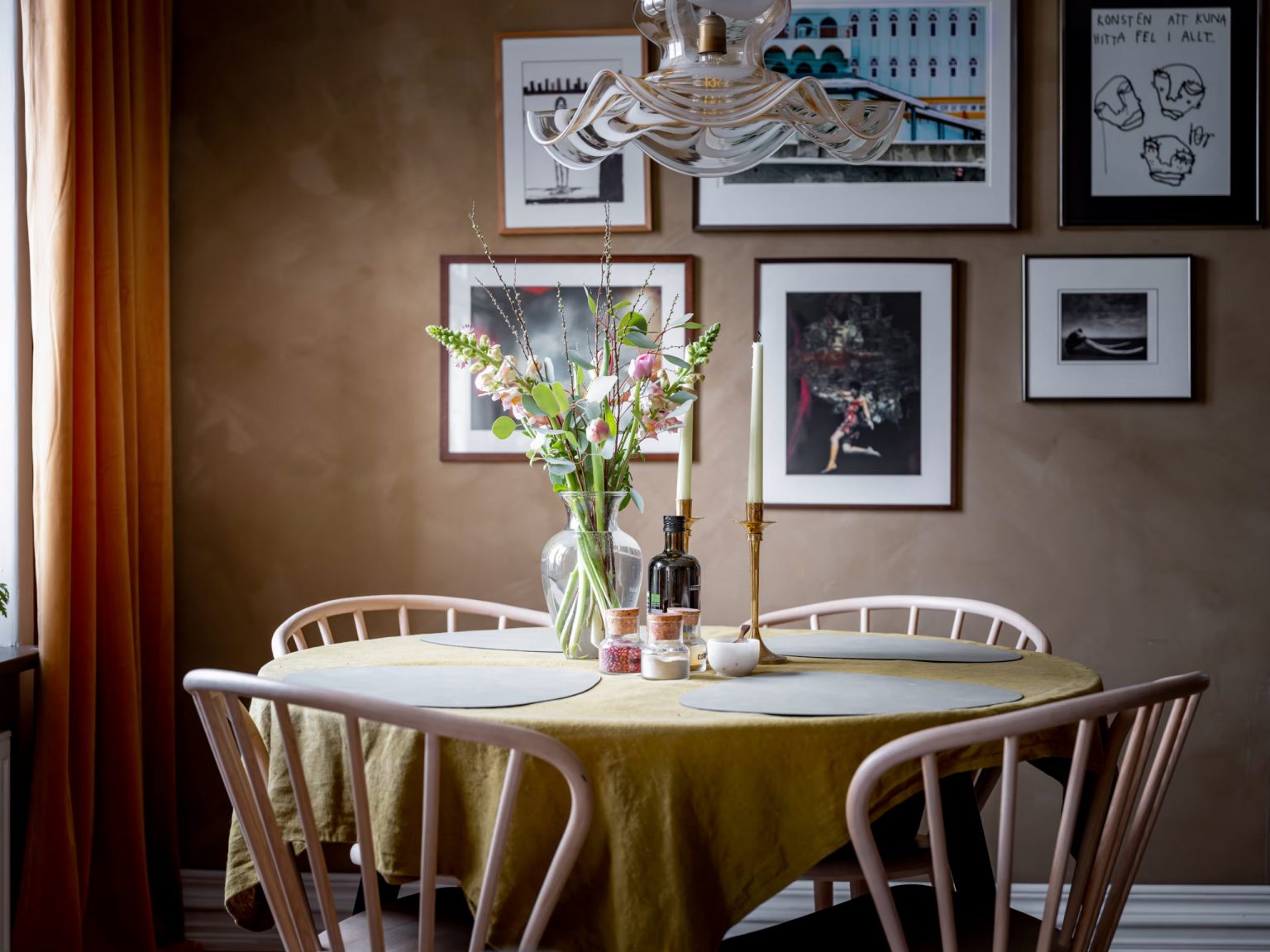 salle à manger murs enduits décoration vintage