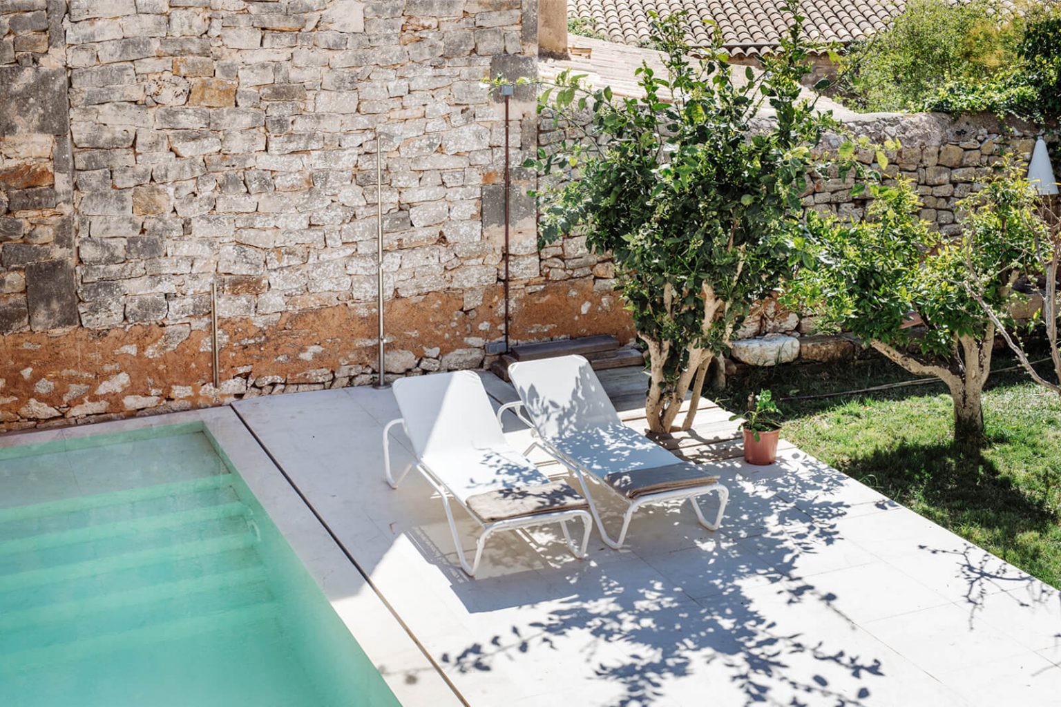 jardin avec piscine maison en pierre Majorque