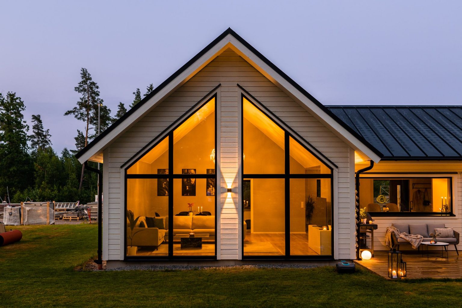 Une maison en bois minimaliste et design en Suède