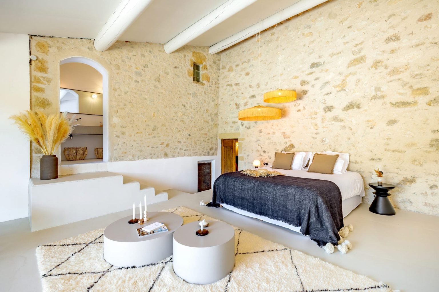 chambre maison en pierres Provence décoration contemporaine