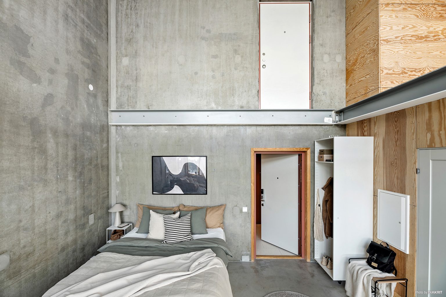 espace chambre double hauteur loft béton