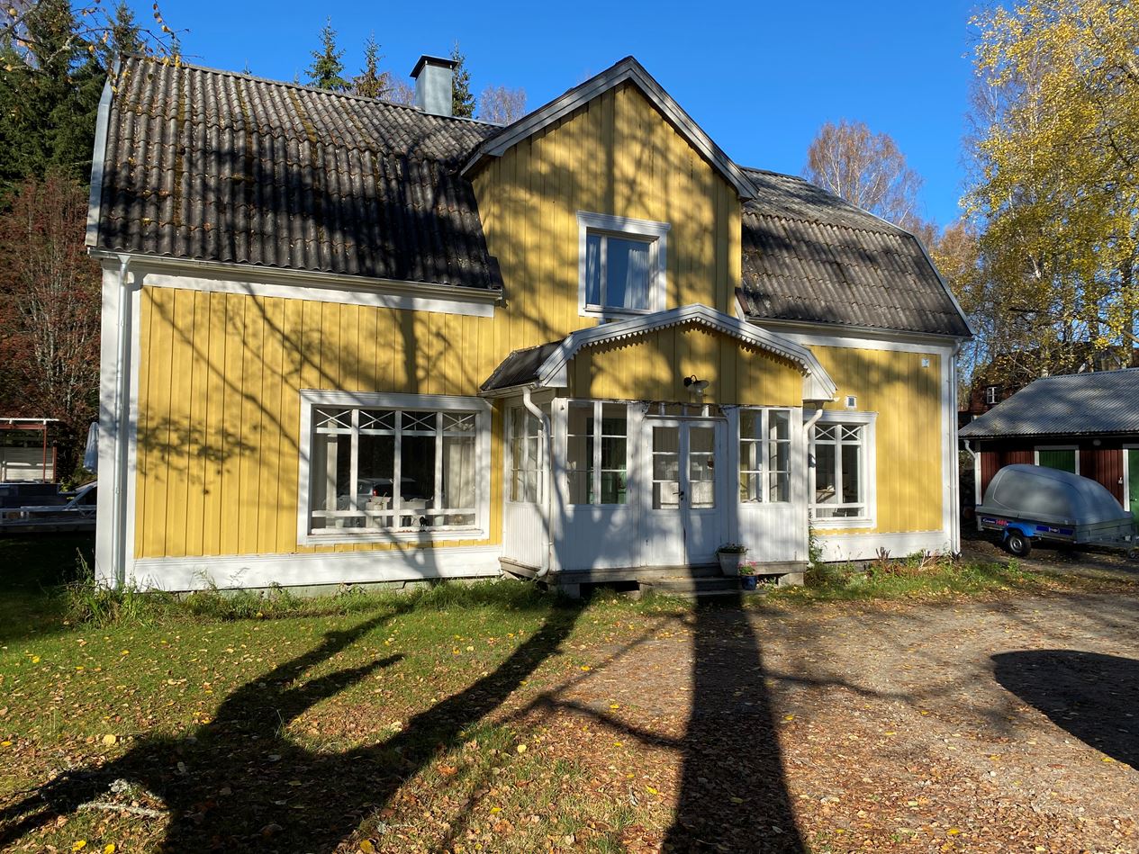 maison en bois jaune Suède
