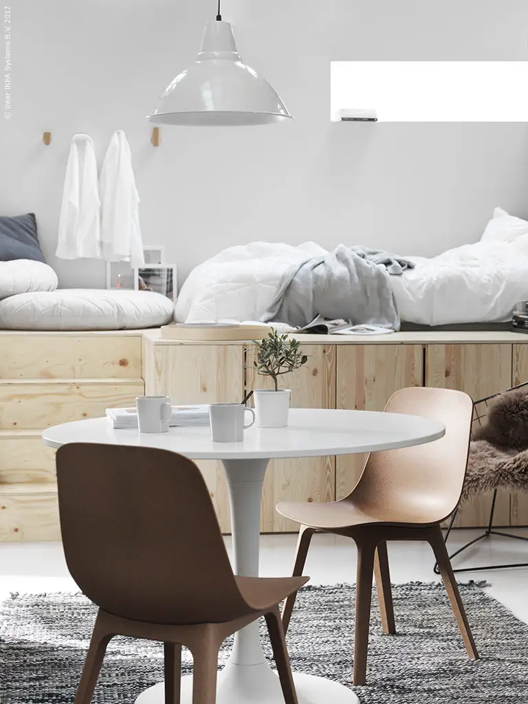 studio IKEA avec lit sur estrade