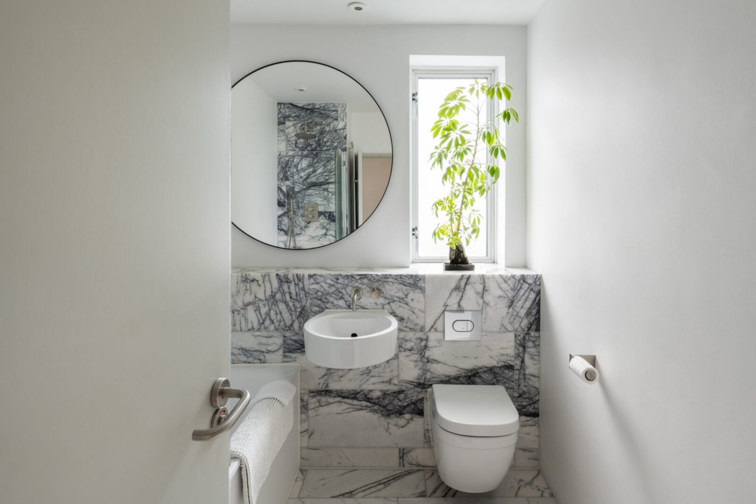 salle de bain marbre blanc et gris maison de ville
