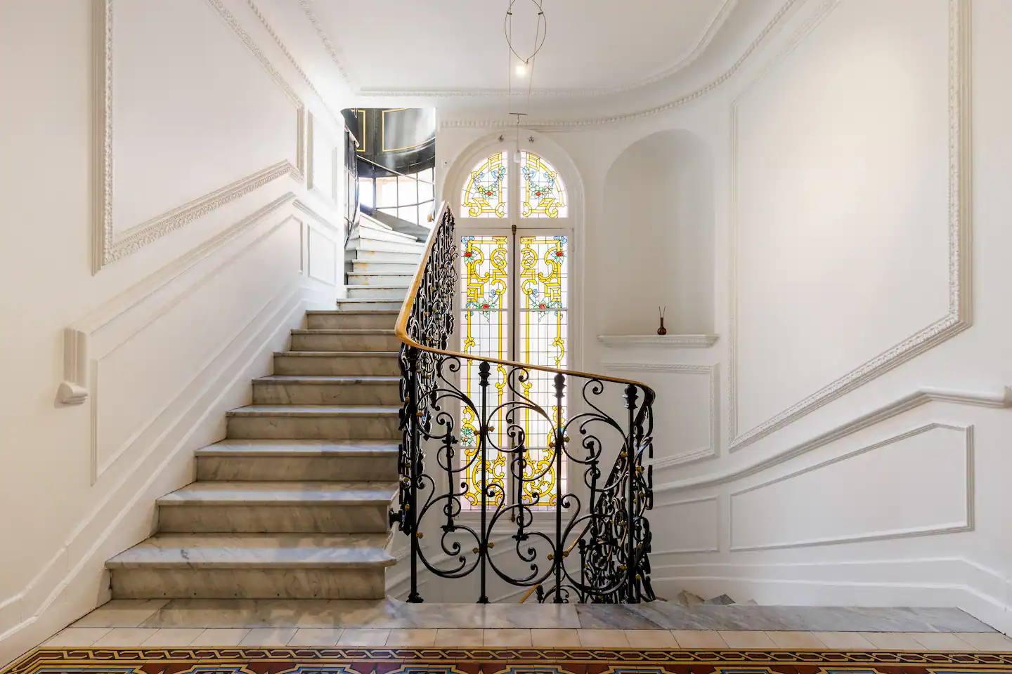 escalier marbre immeuble ancien