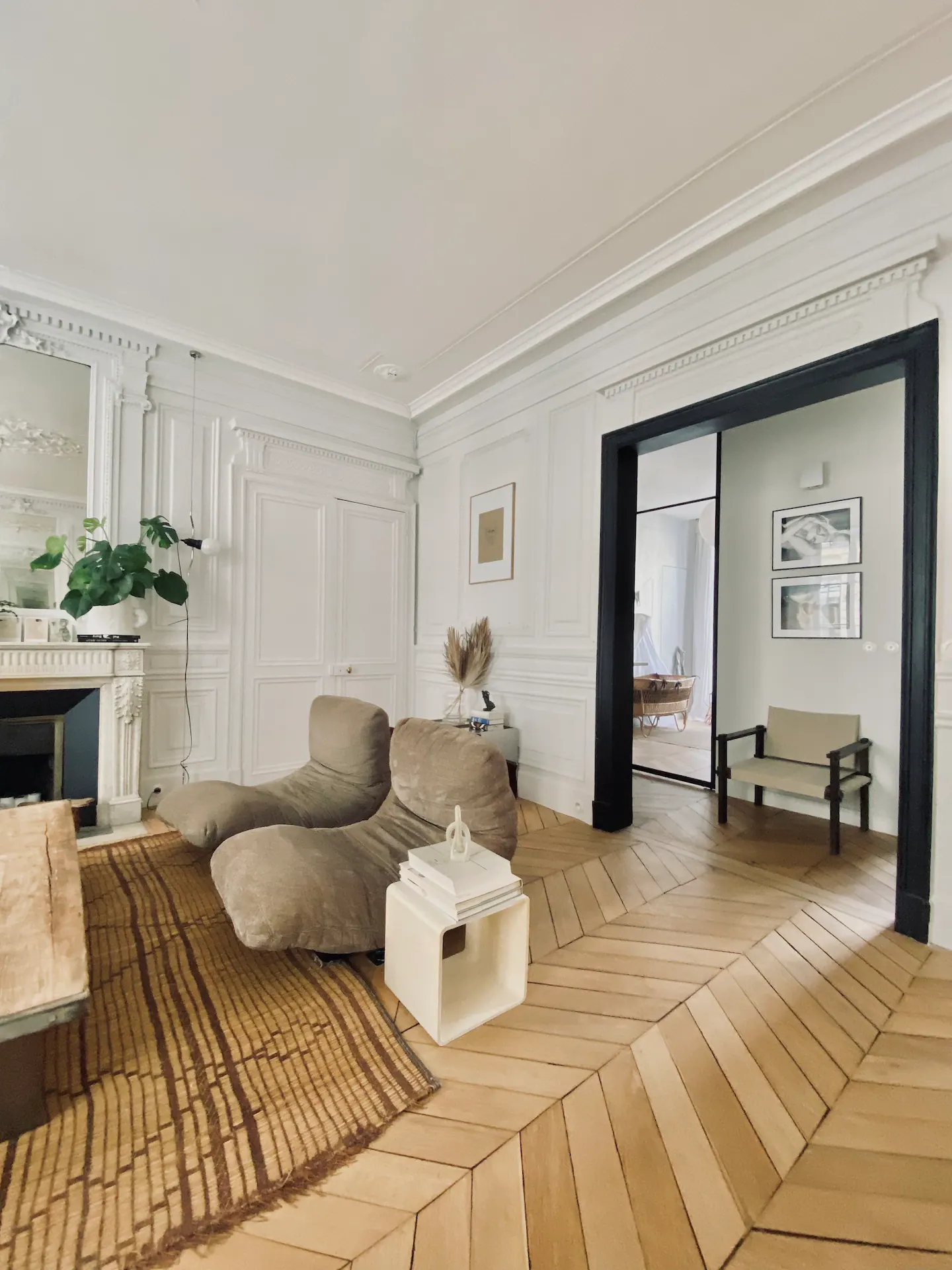 salon décoration design appartement haussmannien Paris
