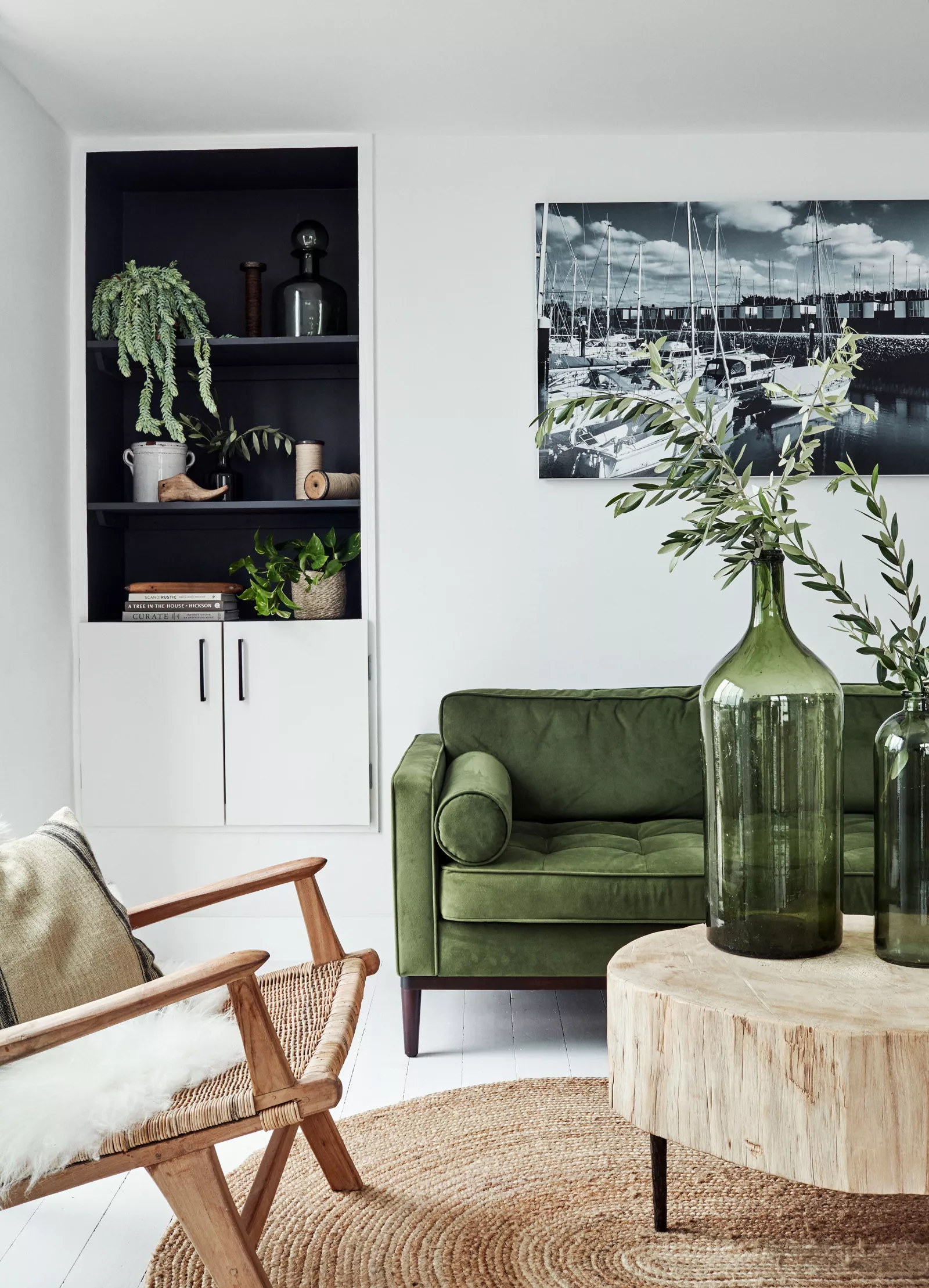 salon décoration design avec canapé velours vert