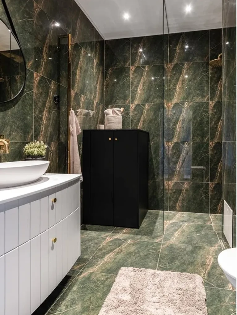 salle de bain marbre vert décoration contemporaine