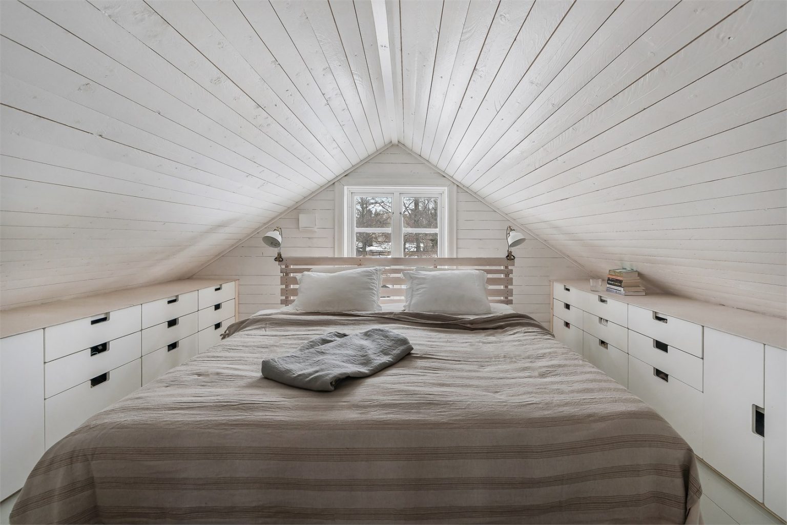 chambre mansardée maison en bois décoration scandinave