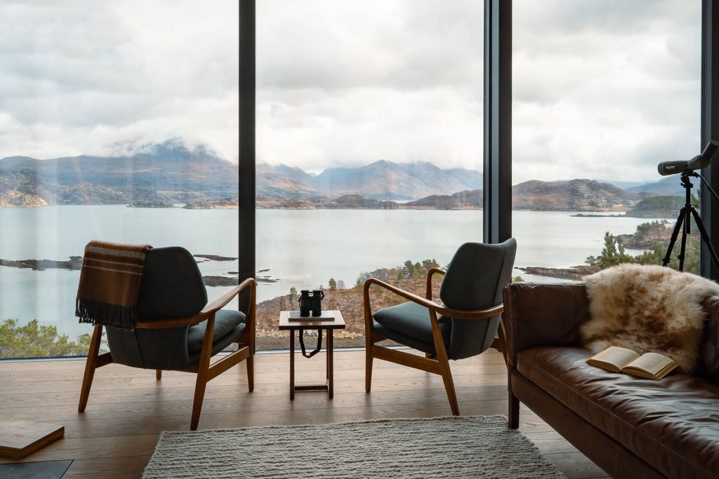 Une maison contemporaine isolée dans les hautes terres d