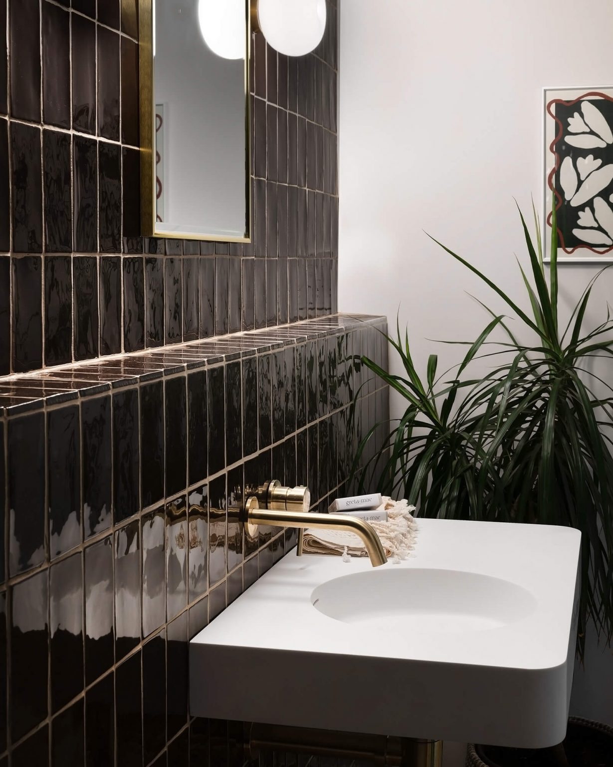 salle de bain design carrelage marron maison en bois
