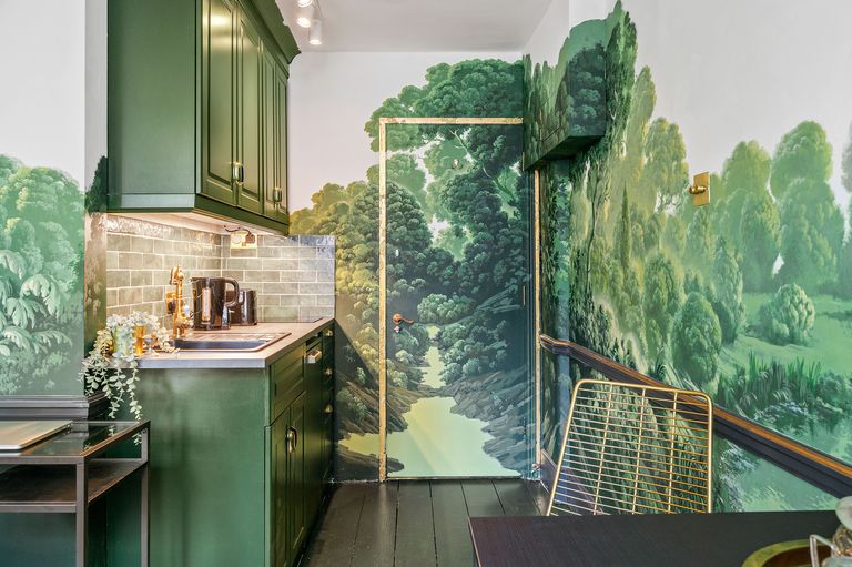 studio 16m2 avec fresque décoration verte