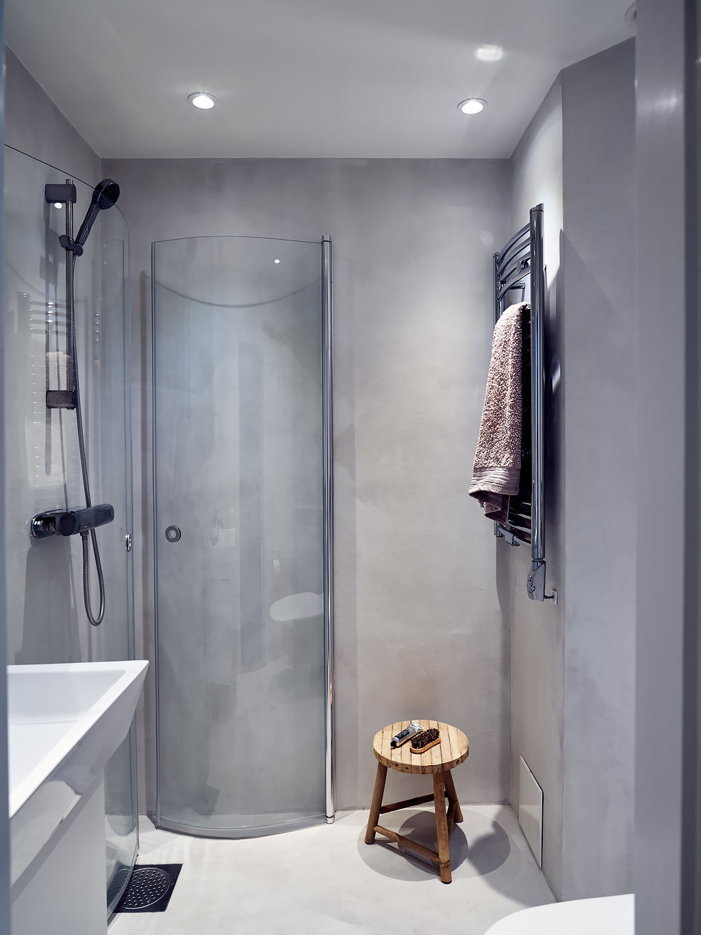 salle de bain décoration grise