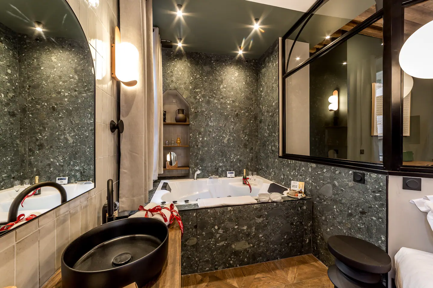 salle de bain ouverte sur chambre décoration contemporaine