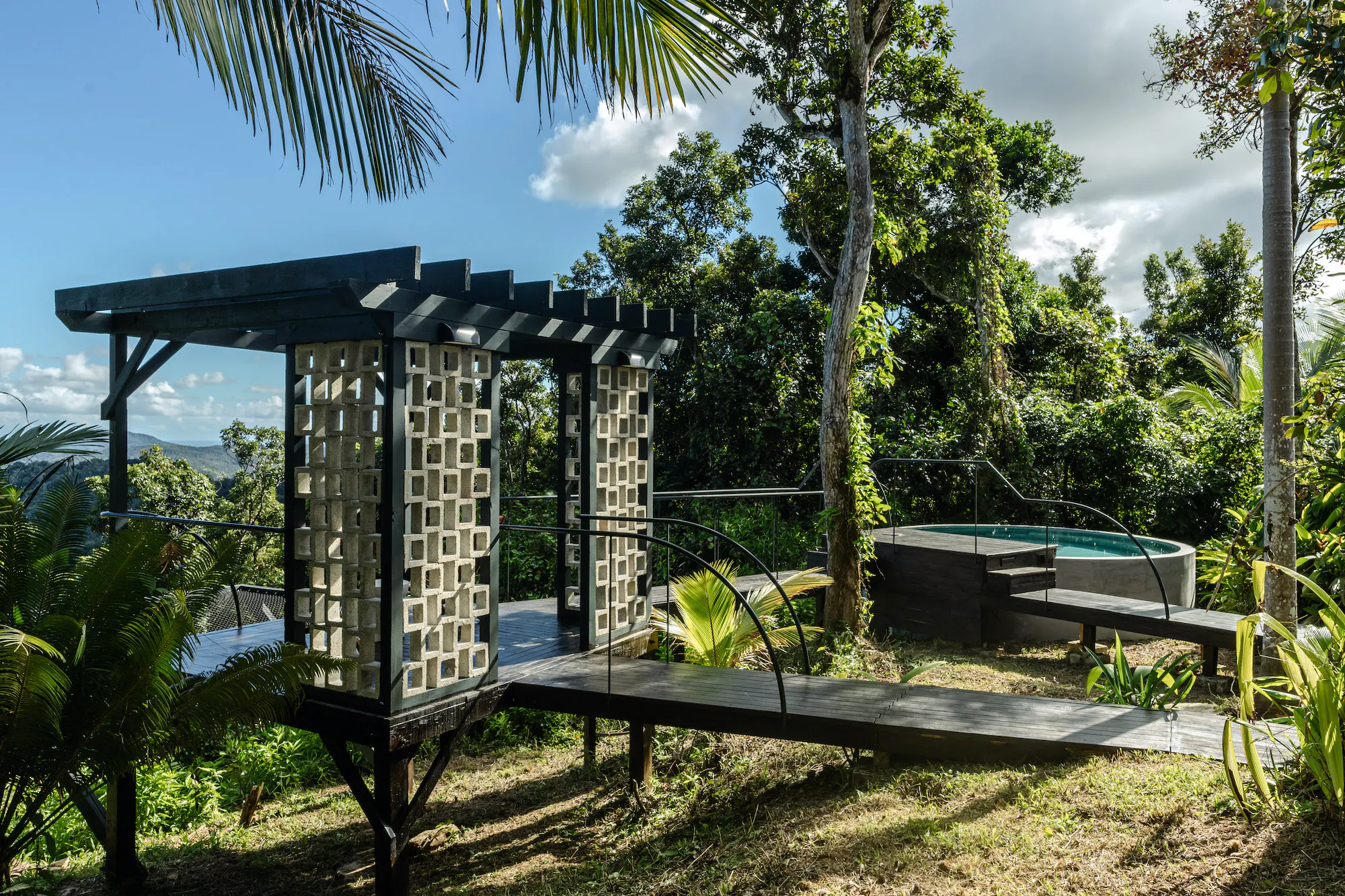 terrasse bois avec piscine
