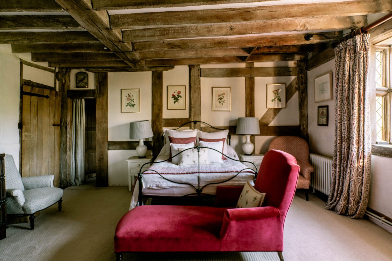 chambre avec poutres maison ancienne style Tudor Angleterre