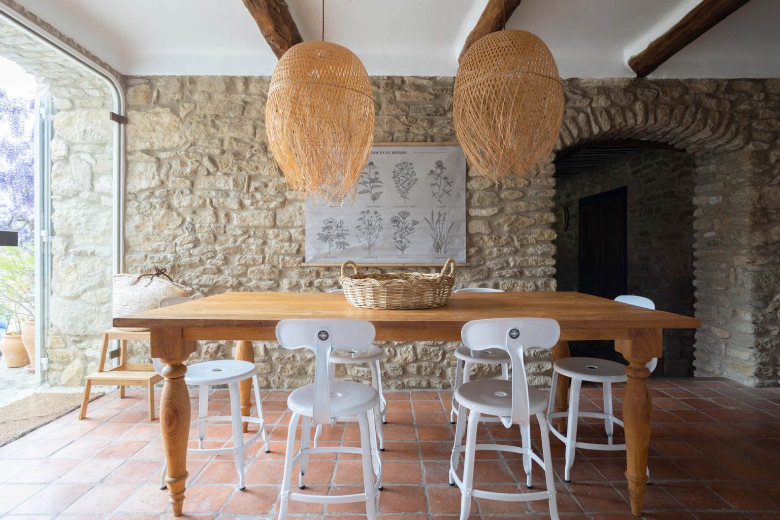 salle à manger maison en pierre Le mas Couvaloup en Provence