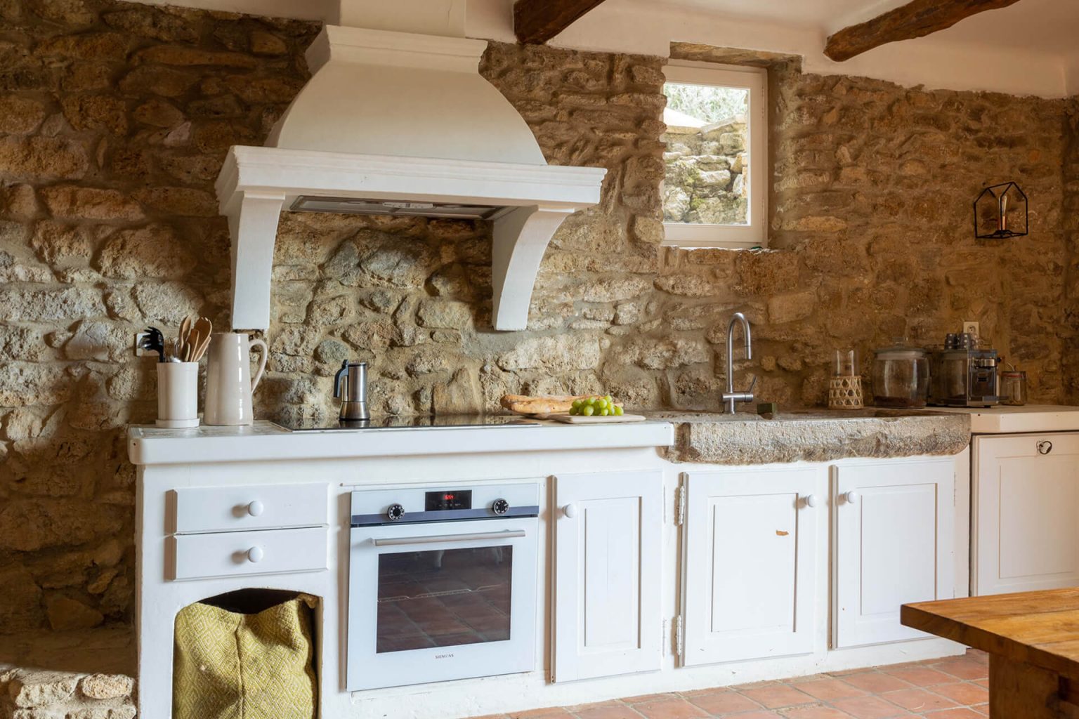 cuisine rustique maison en pierre Le mas Couvaloup en Provence