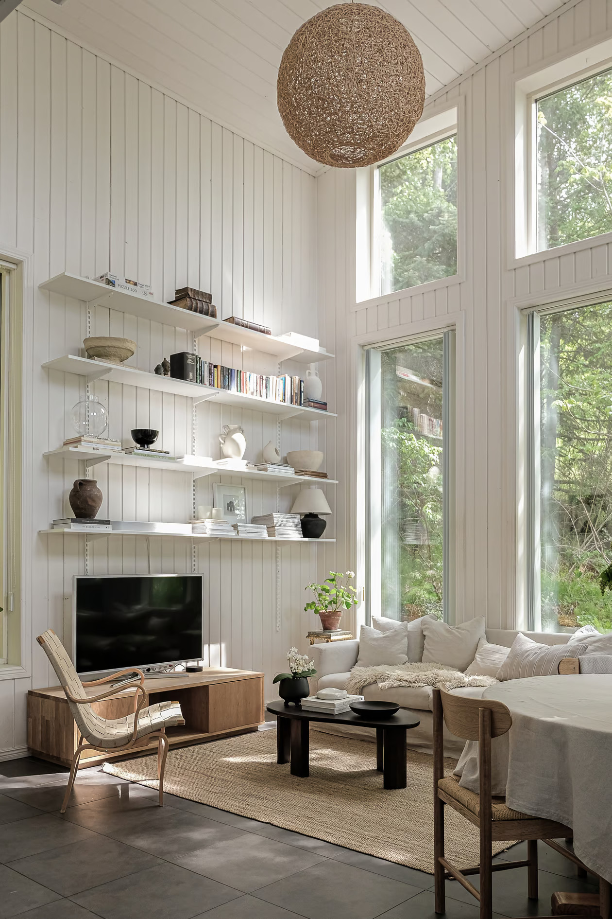 salon double hauteur maison en bois décoration scandinave
