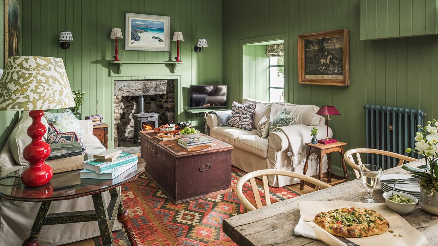 salon murs verts décoration colorée cottage île de Mull