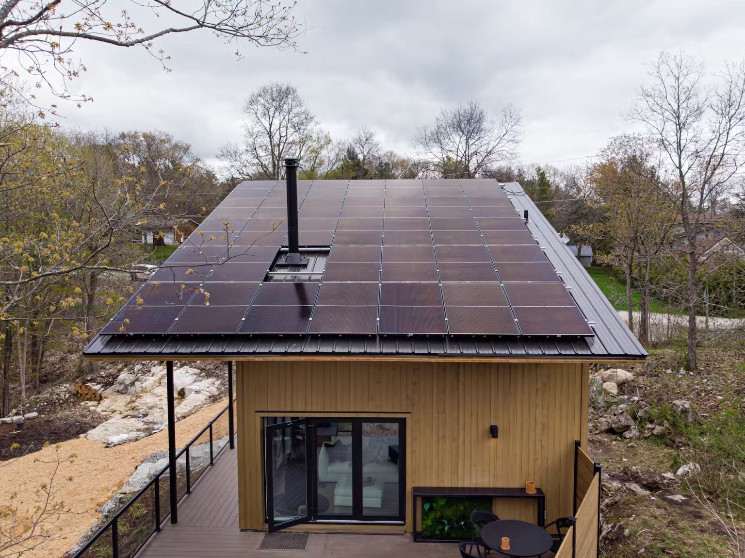 maison en bois CABN équipée panneaux solaires
