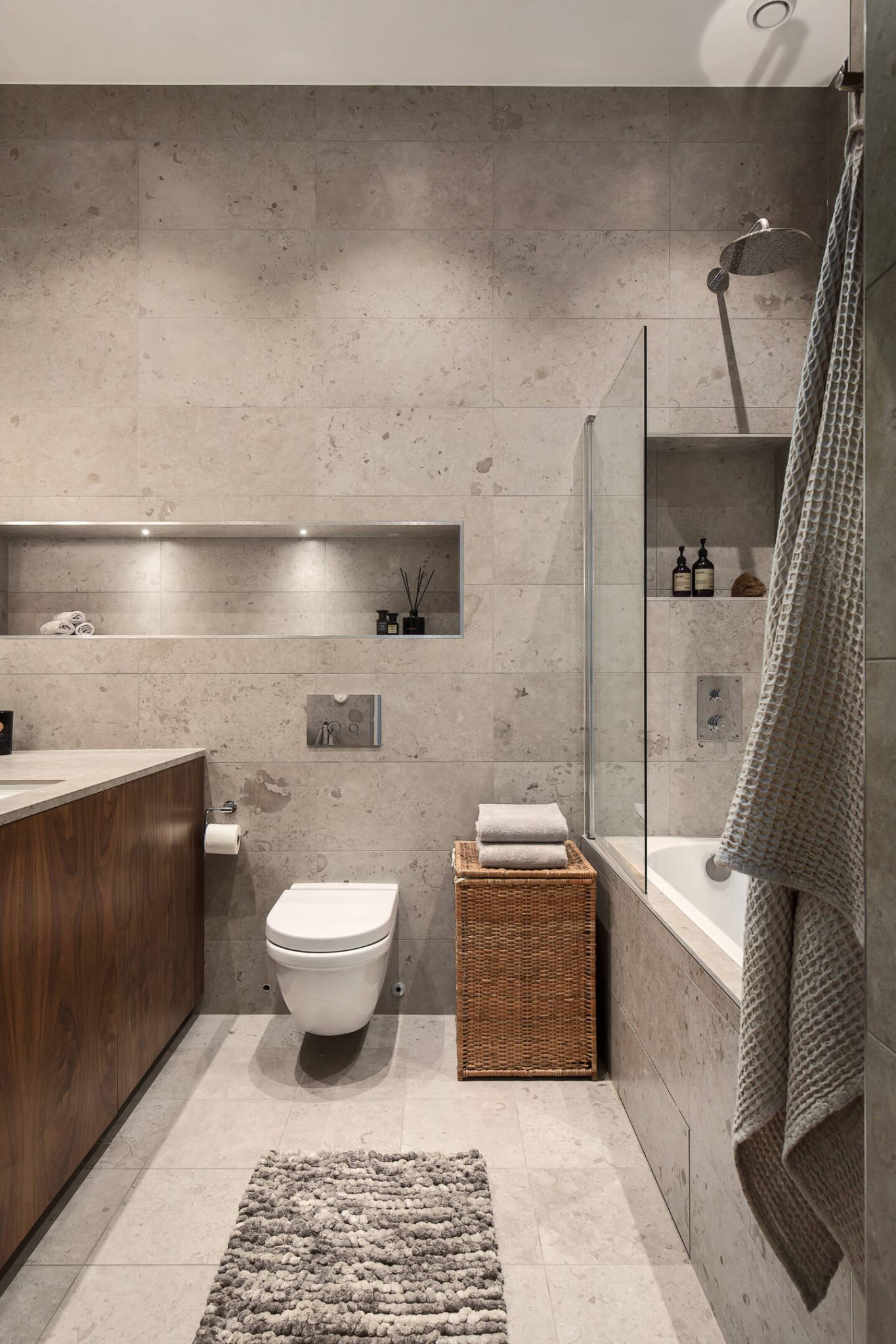 salle de bain grise en pierre 