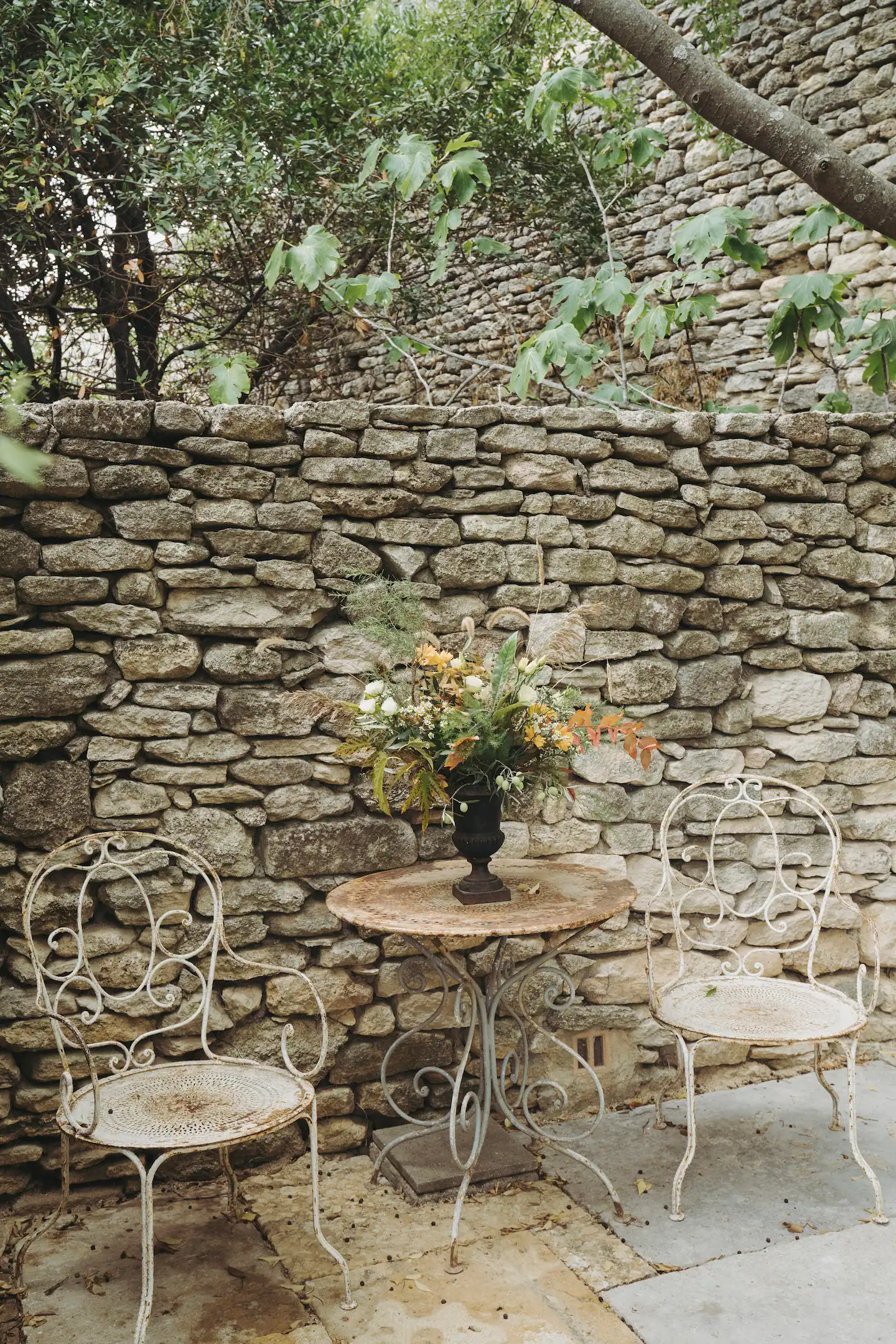 jardin maison en pierres