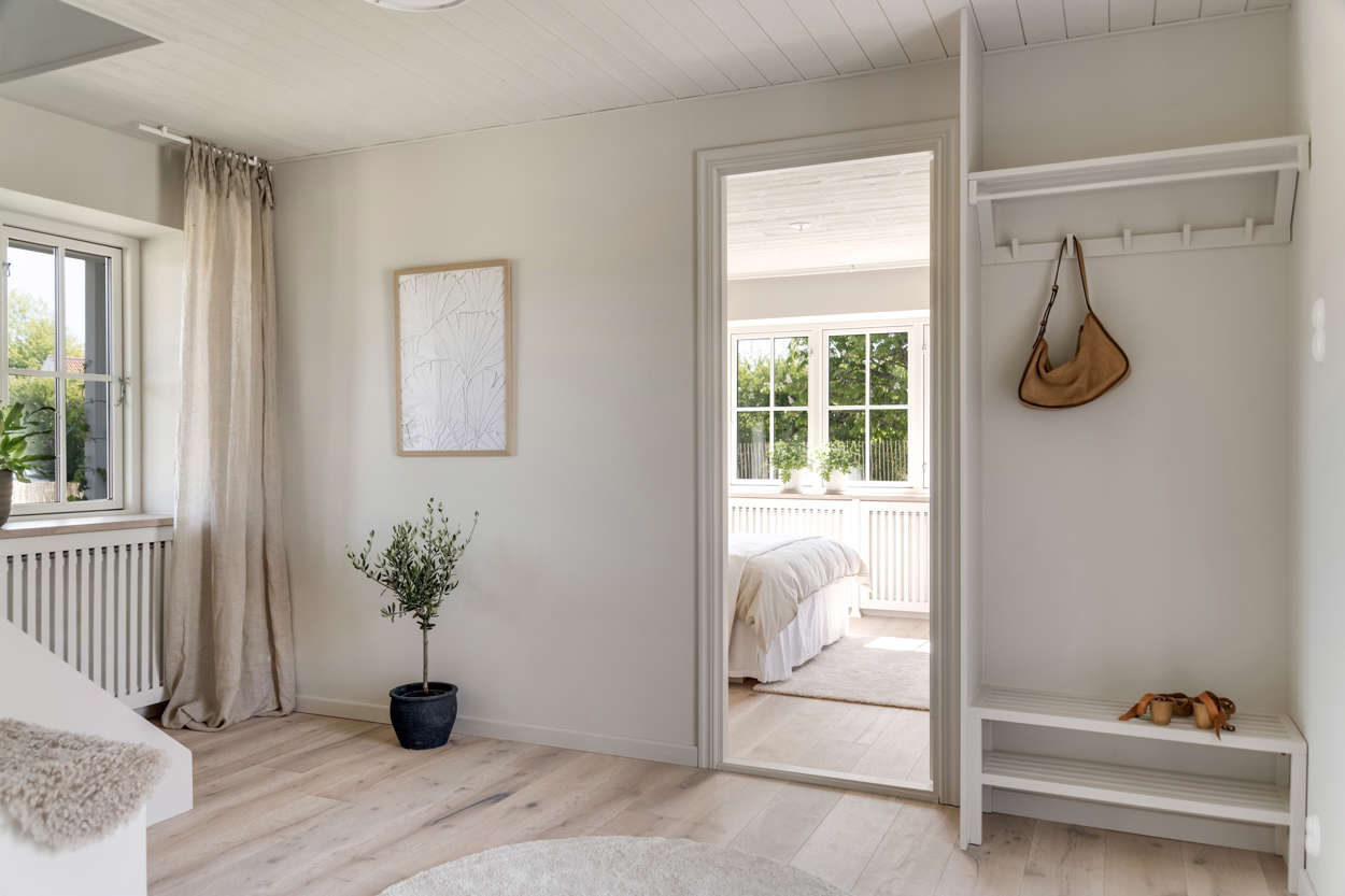 chambre minimaliste beige décoration scandinave