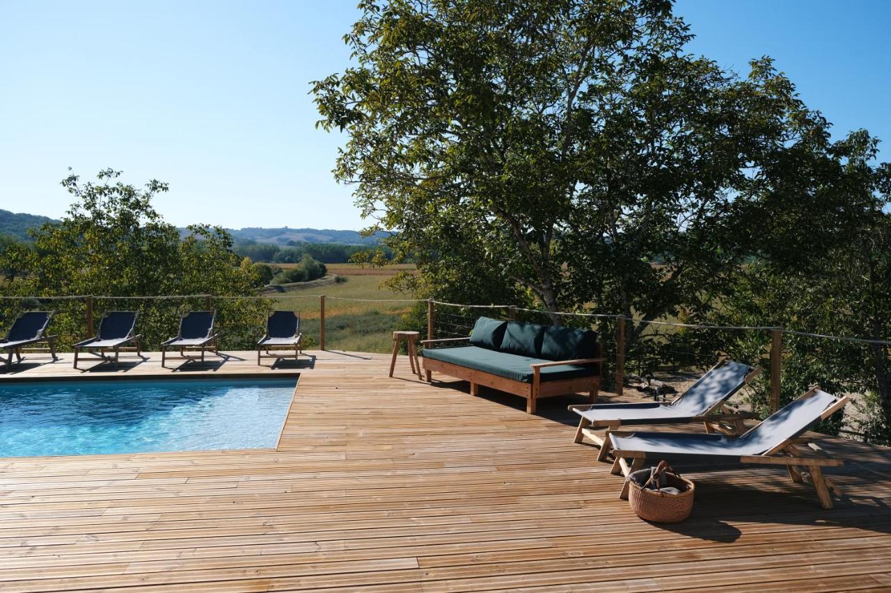 piscine avec terrasse en bois Domaine de l'Ermitage