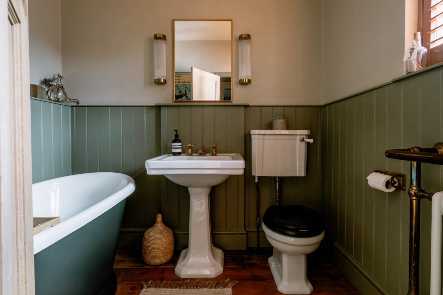 salle de bain vintage anglaise décoration classique chic
