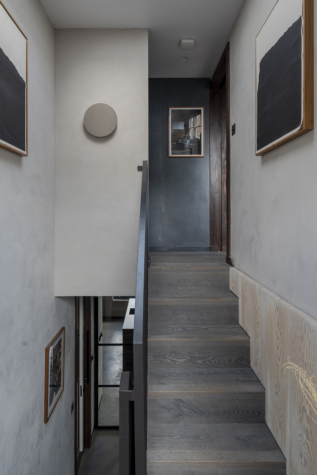 escalier bois gris