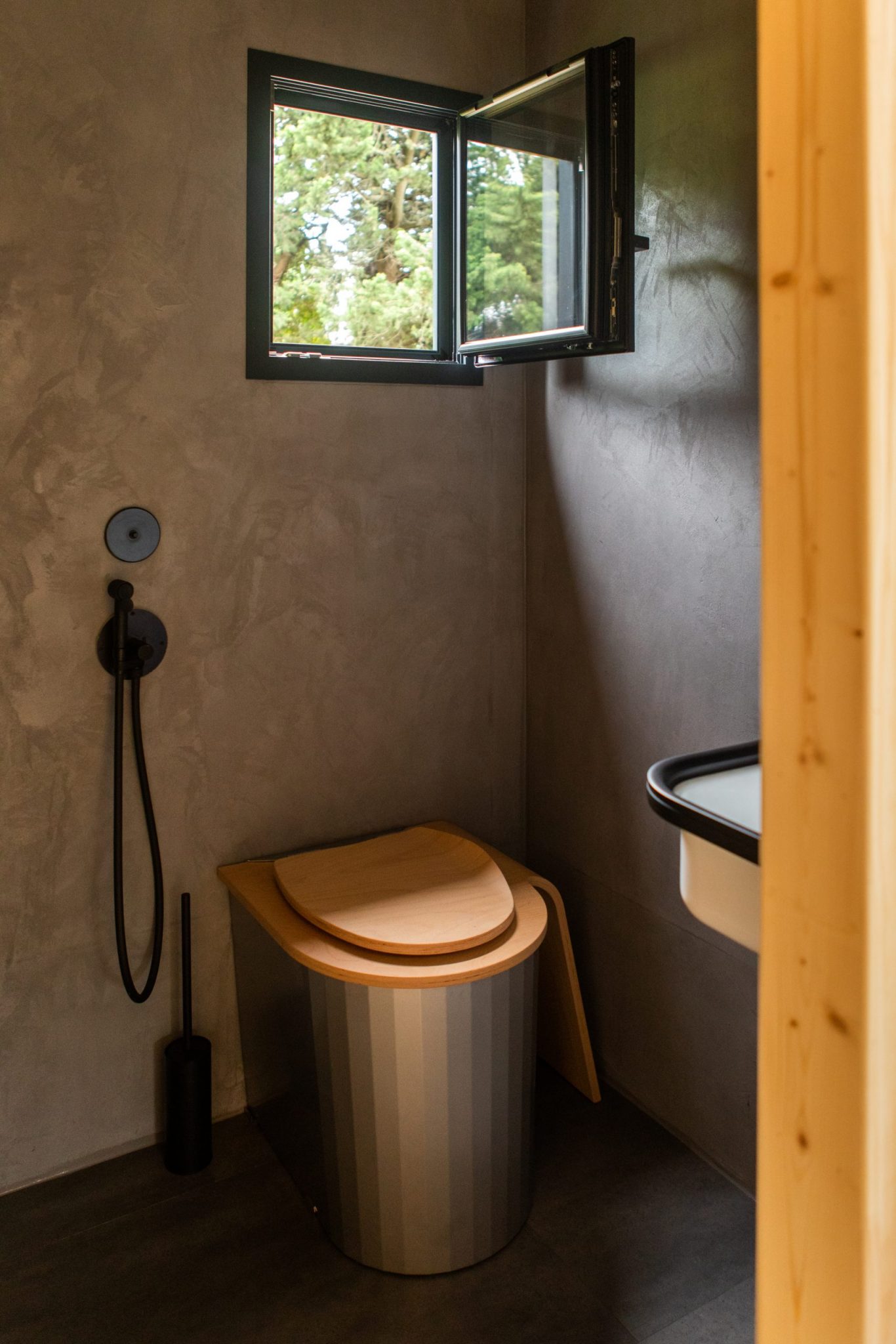 toilettes sèches motorisées mini maison 15m2