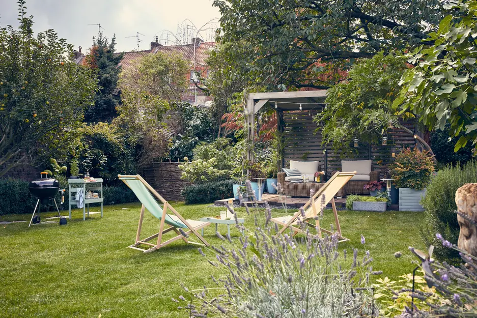jardin avec terrasse avec pergola en bois à lames orientables