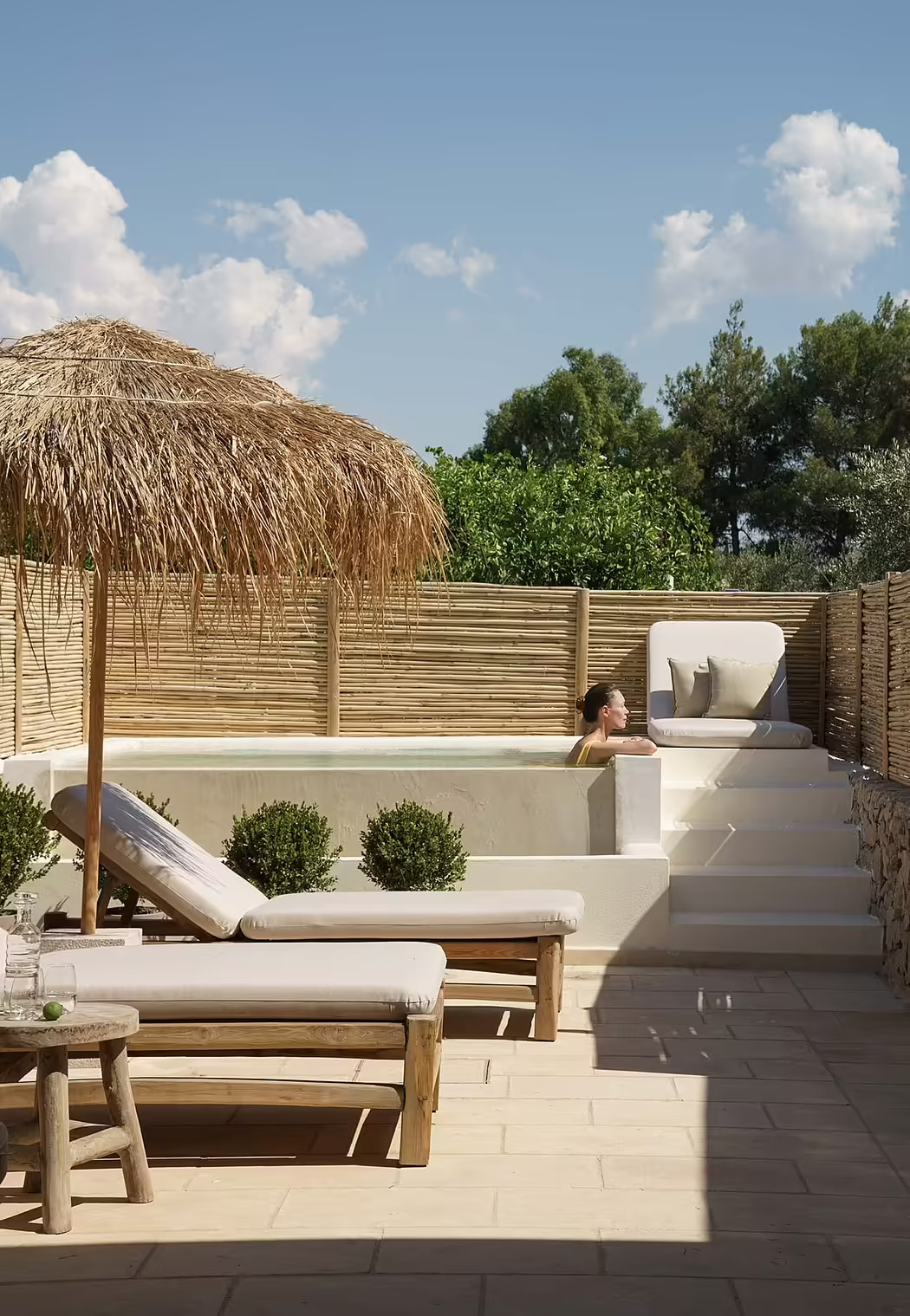 terrasse avec mini piscine maçonnée