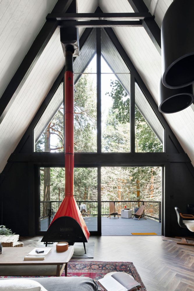 Une maison AFrame design et noire de 88m2 en Californie