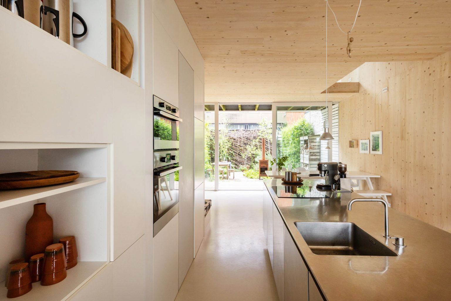 cuisine design murs bois maison architecte
