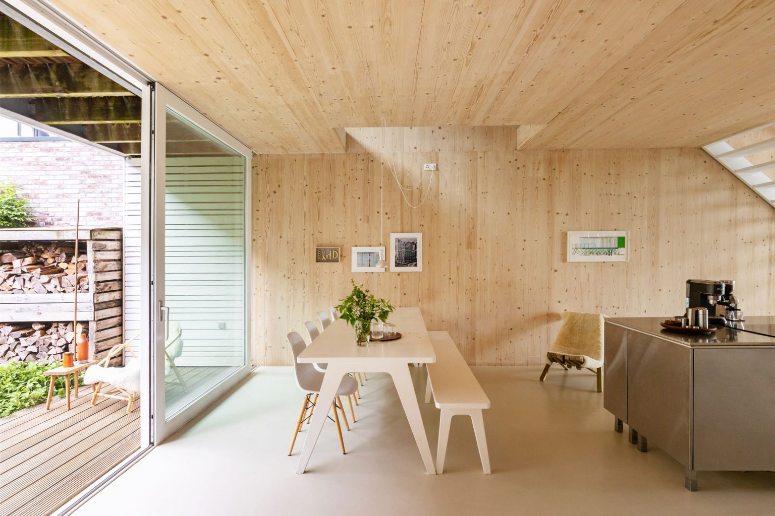 salle à manger maison en bois design