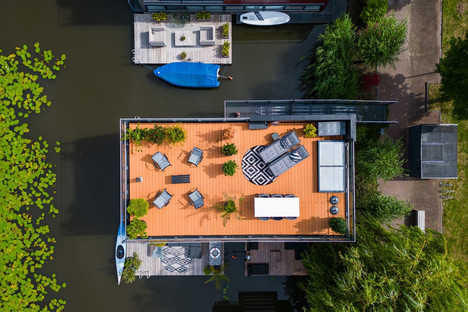 terrasse sur le toit maison design sur l'eau