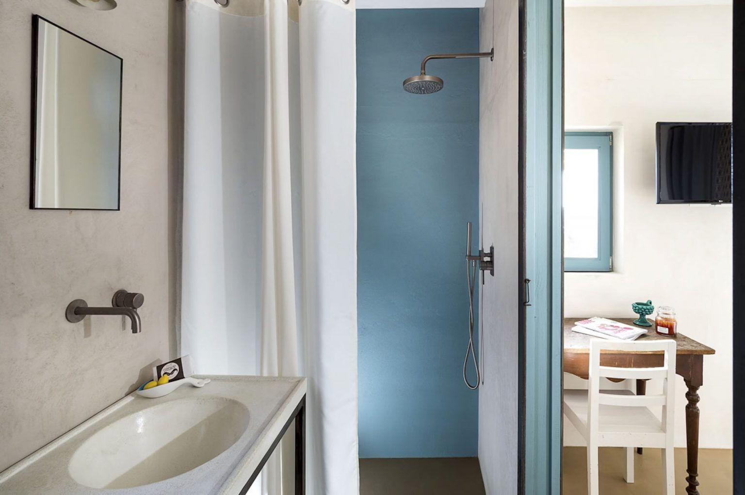 salle de bain grise et bleue