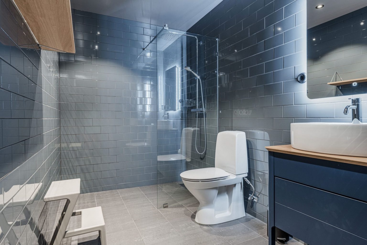 salle de bain design grise