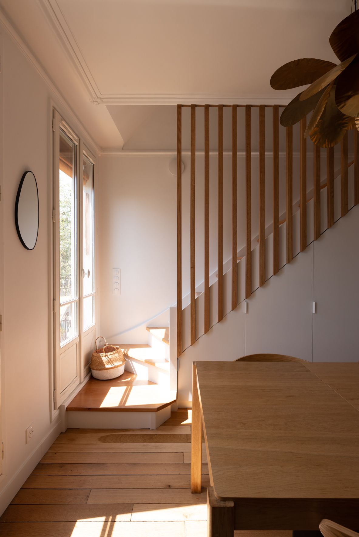 escalier avec garde-corps bois