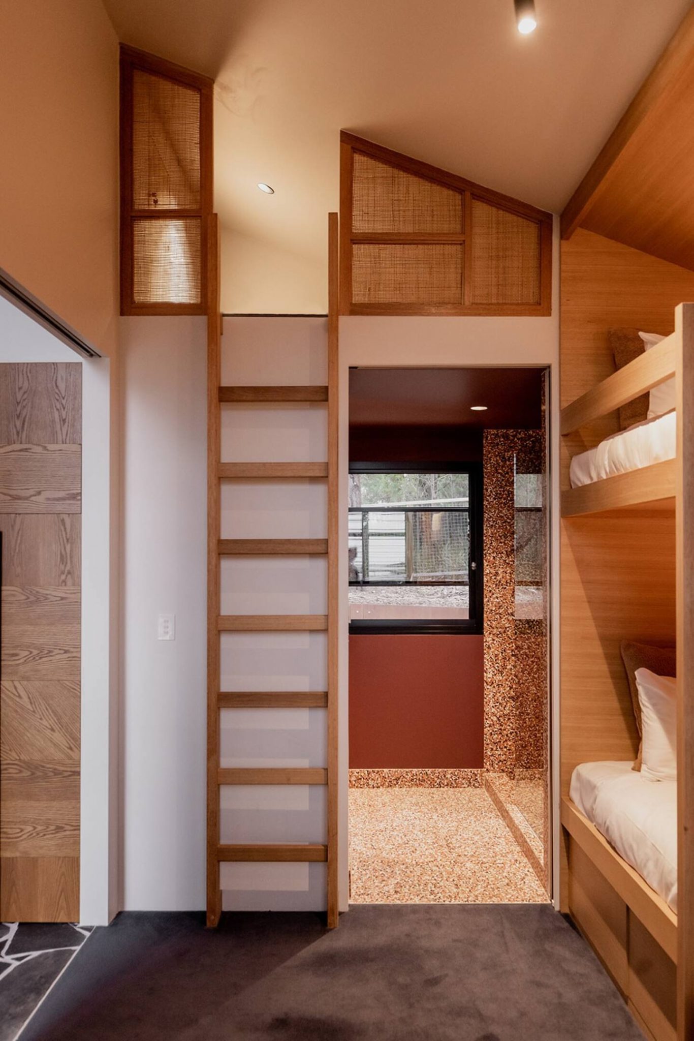 chambre lits superposés maison design en bois noir
