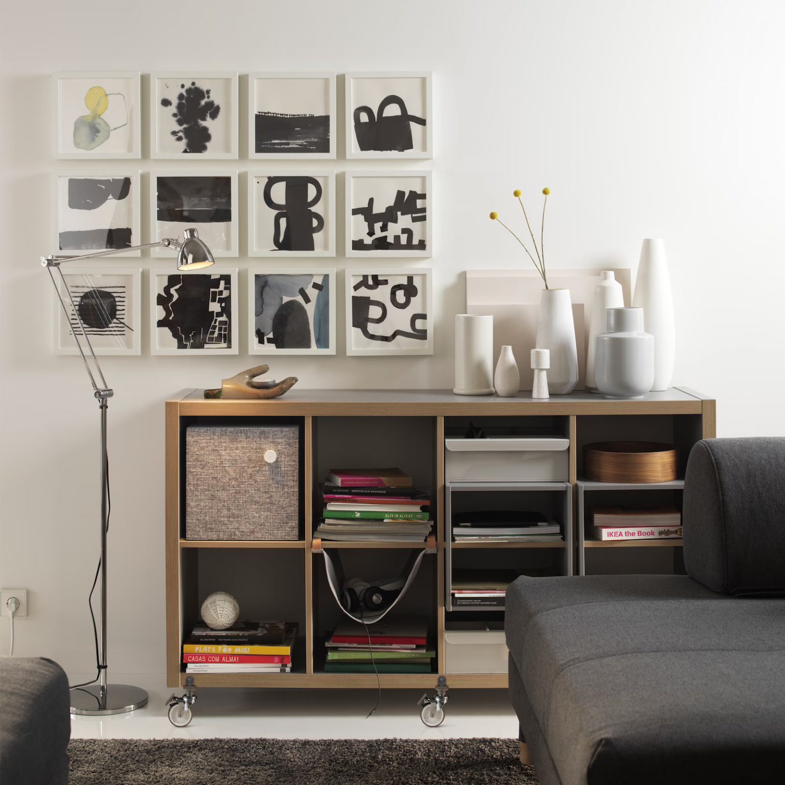 salon gris et blanc appartement design IKEA